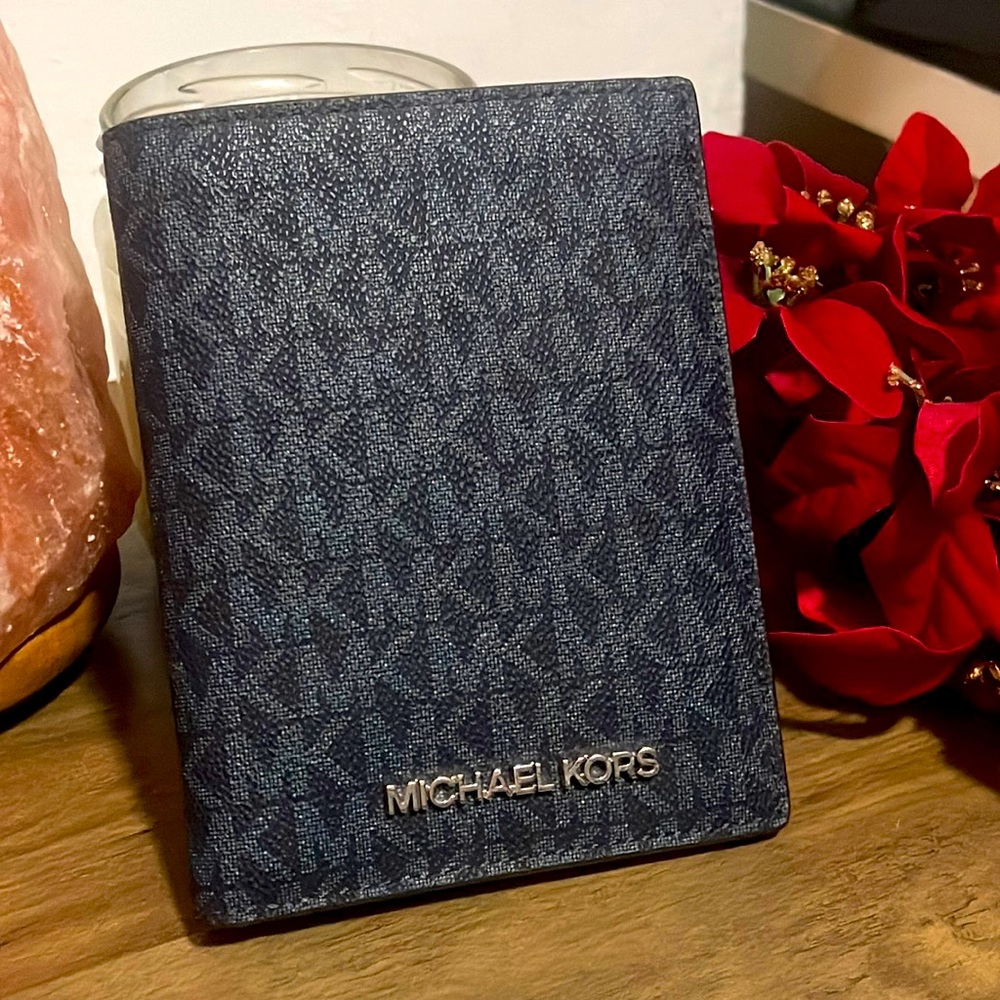 Michael kors Jet Set travel logo Passport mens Wallet - Picture 7 of 7